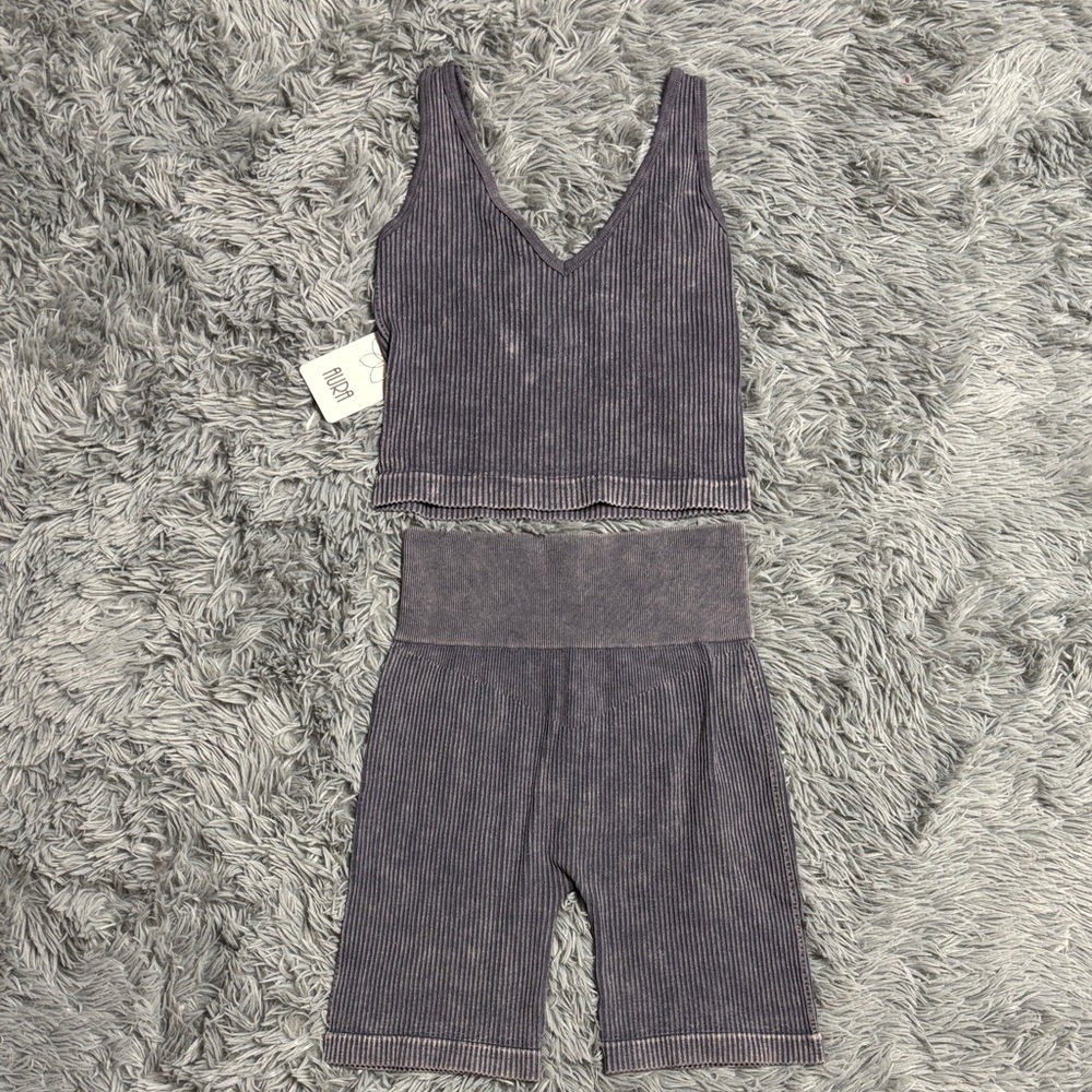 NWT Aura Women's Ribbed Athletic Shorts Set in Gray
